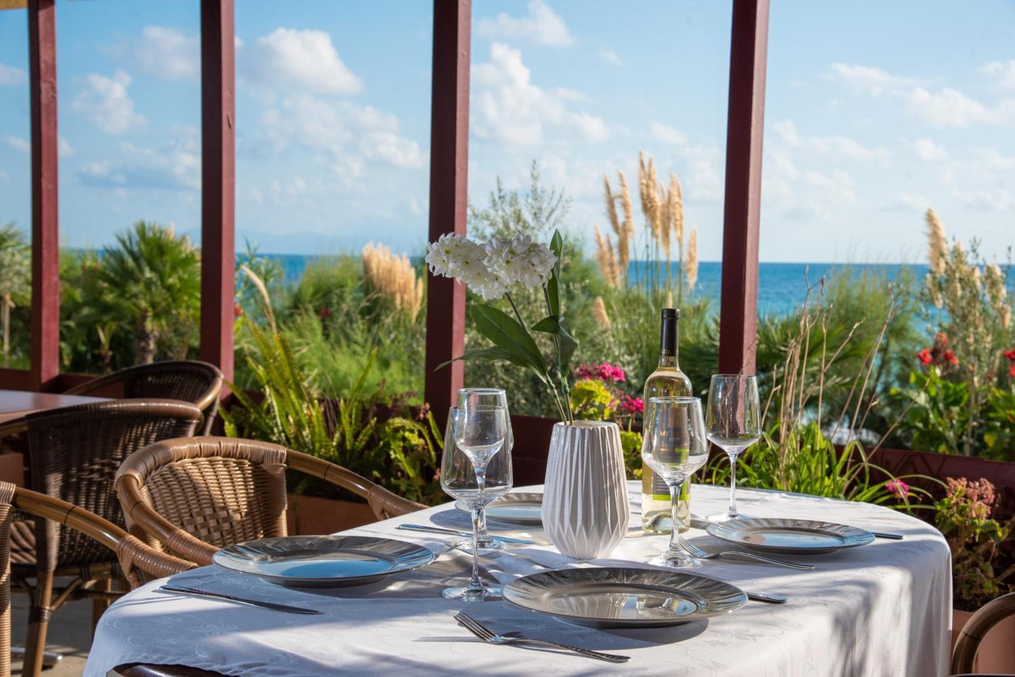 Poseidon Beach Hotel Kastrosikia Extérieur photo